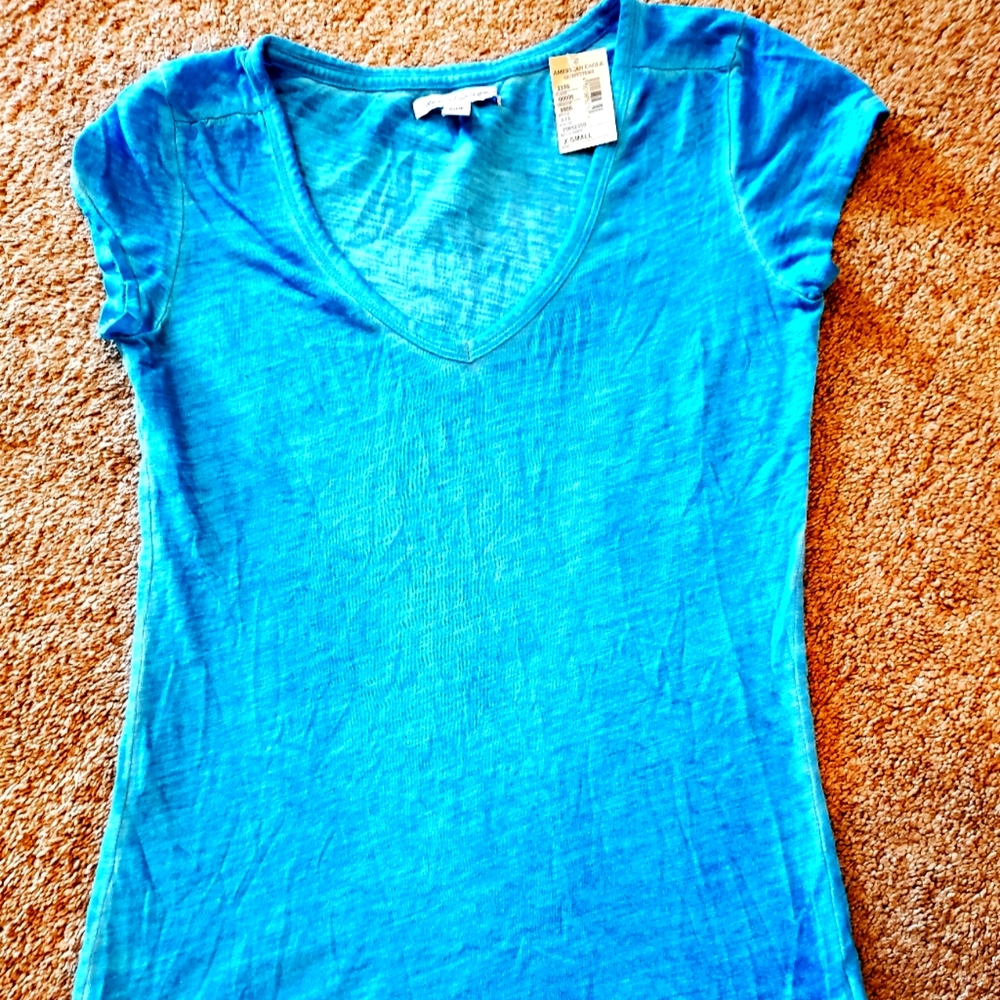 American Eagle Vneck Tshirt XS